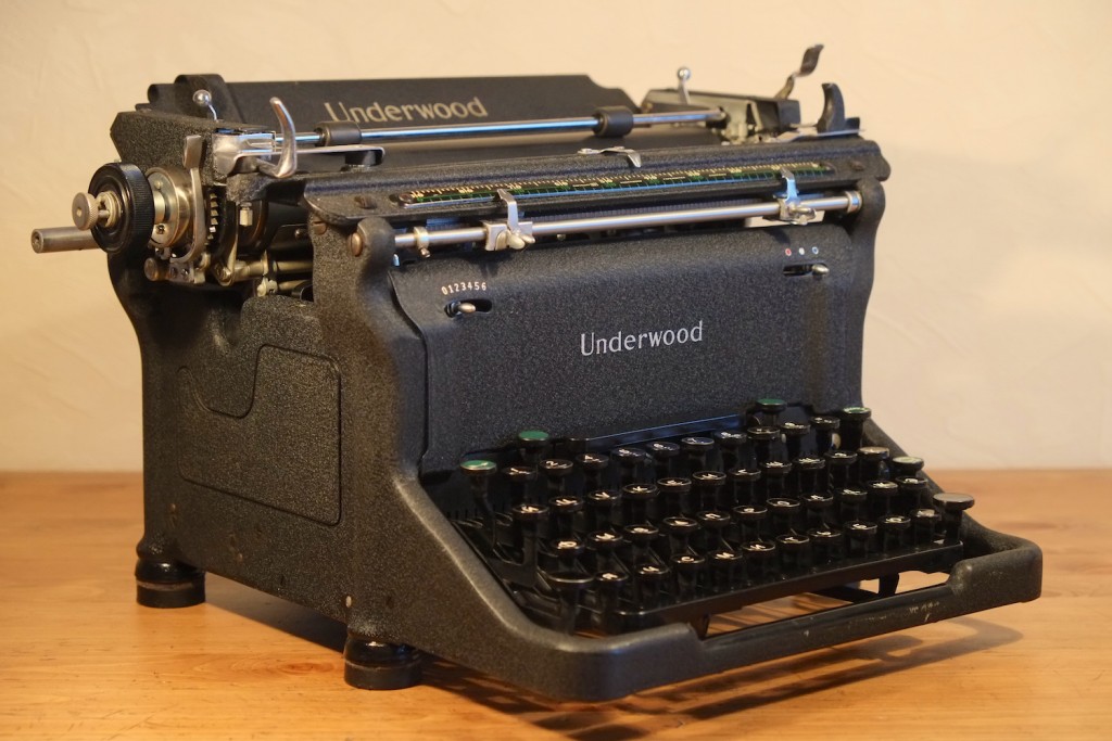 Пишущая машинка Underwood Standard S